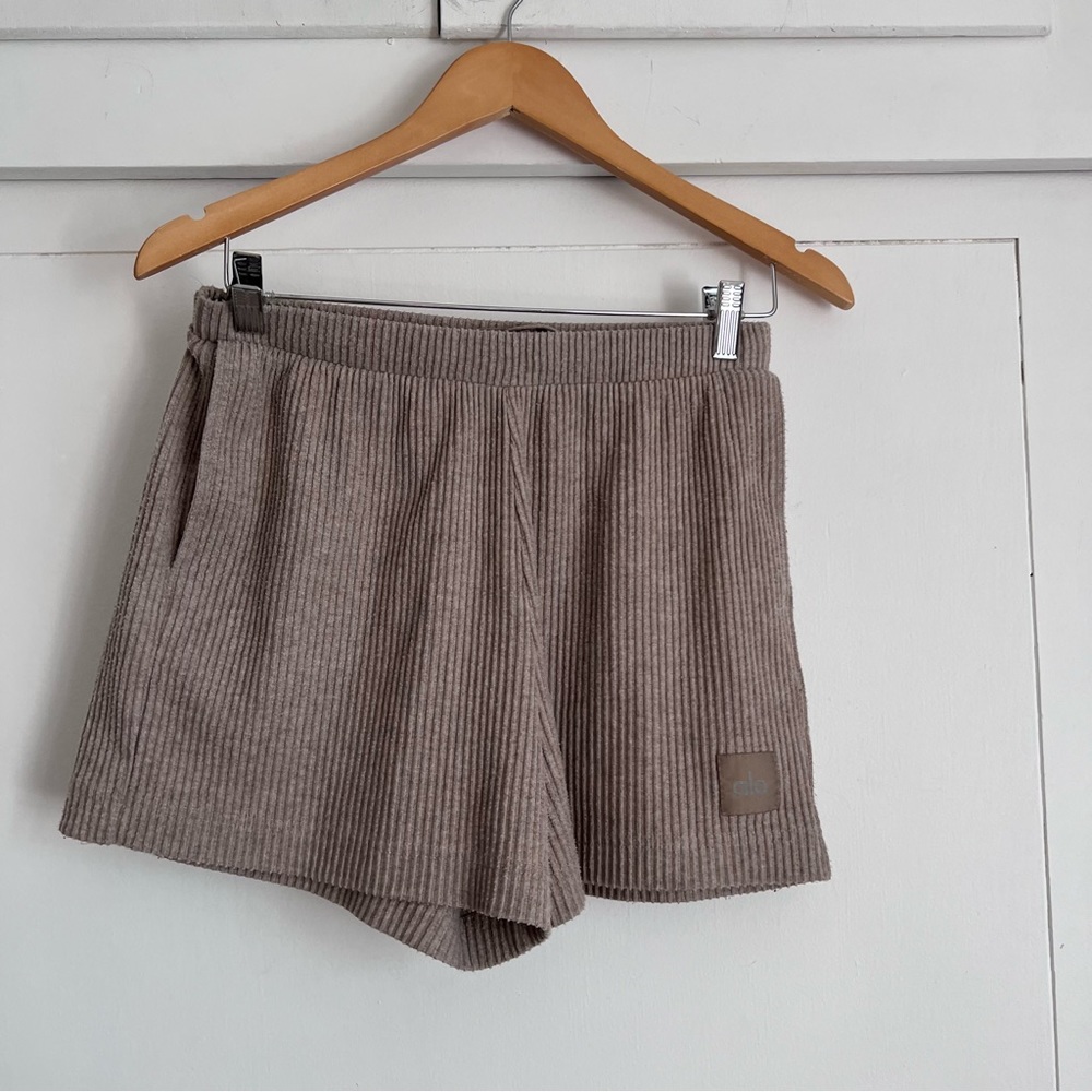 Alo Yoga Muse Sweatshorts